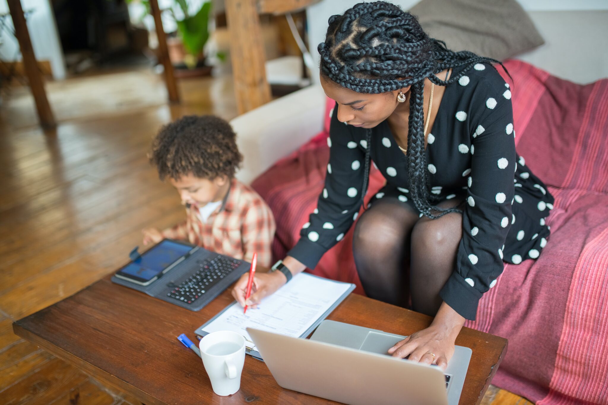 The Difference Between Goals vs. Objectives for a WAHM - The Mom Desk Club